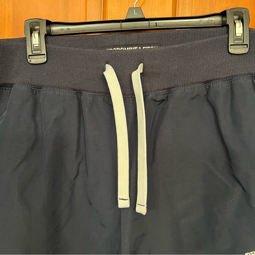 Abercrombie & Fitch pants - Picture 8 of 11